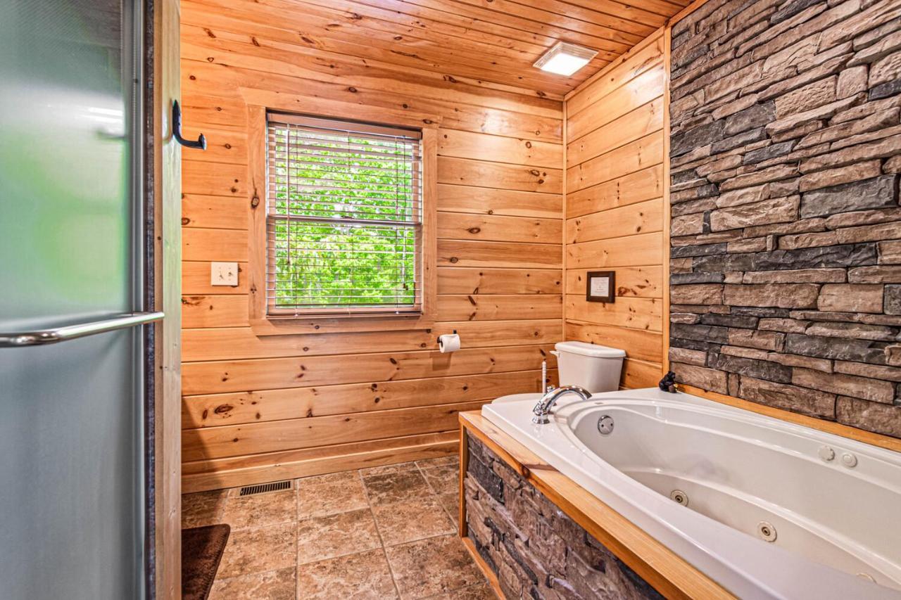 Incredible Views! - Pet Friendly - Aska Adventure Area - Bearfoot Bungalow Blue Ridge Bagian luar foto