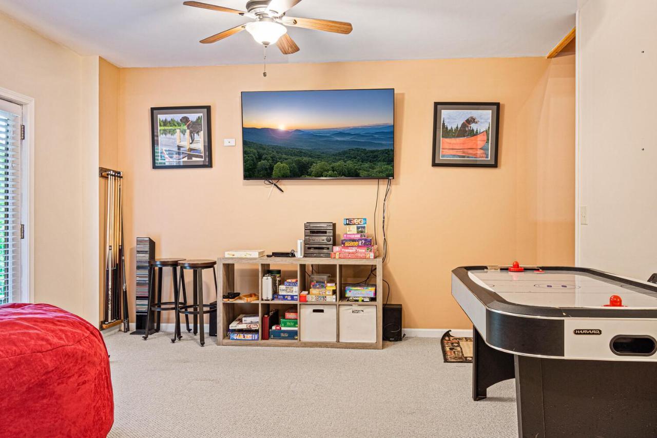 Incredible Views! - Pet Friendly - Aska Adventure Area - Bearfoot Bungalow Blue Ridge Bagian luar foto